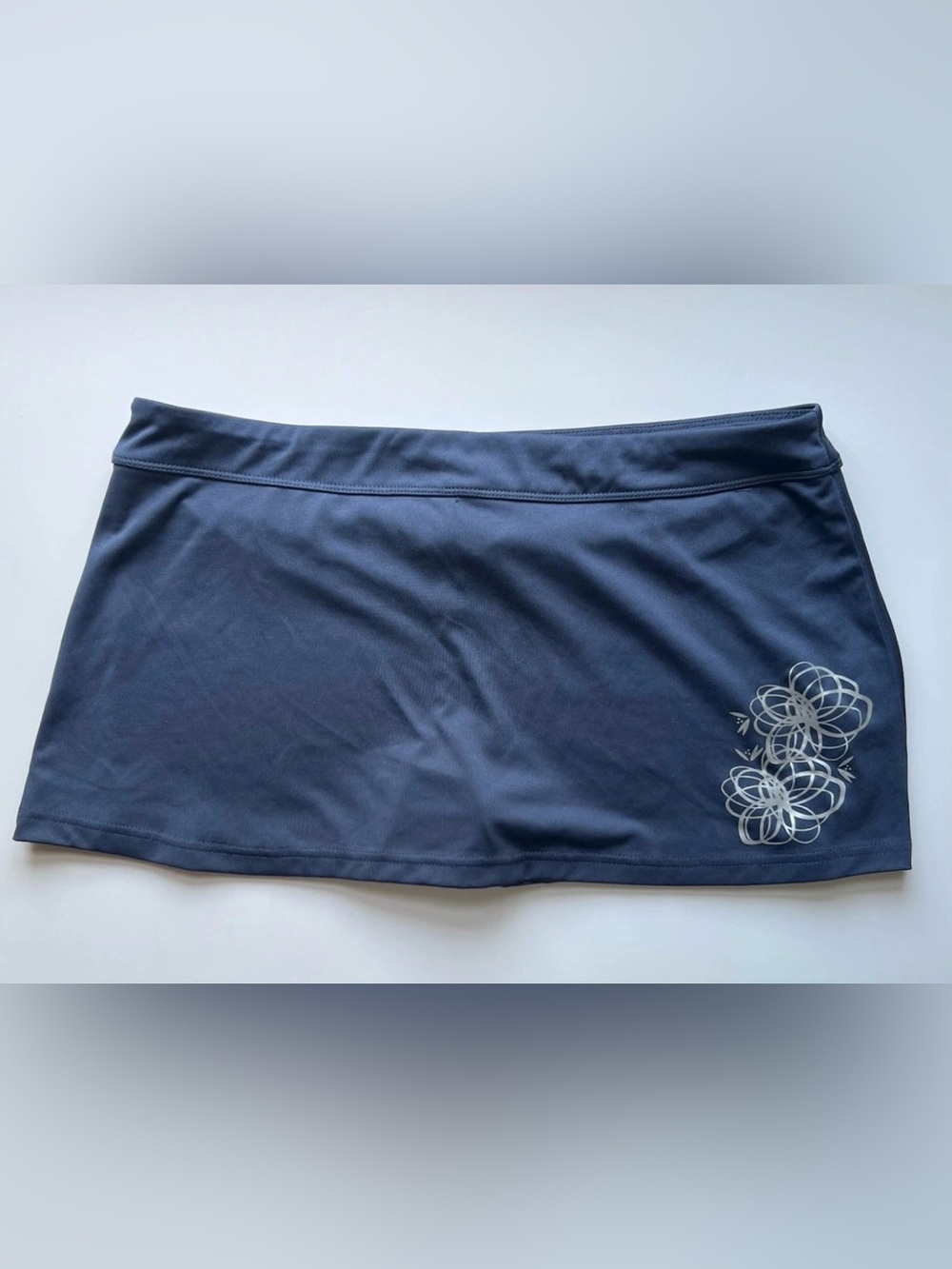 Bolle Women’s Tennis Skort Size XL Gray with Graphic Swirl Design Flat Front